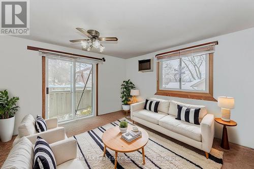 48 Alma Street S, Guelph (Central West), ON - Indoor Photo Showing Living Room