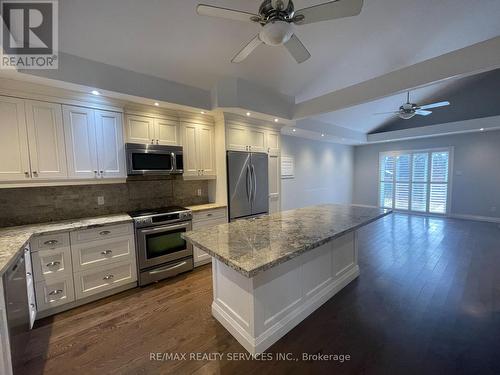 109 River Road, Brampton, ON - Indoor Photo Showing Kitchen With Stainless Steel Kitchen With Upgraded Kitchen