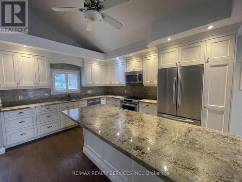 109 River Road, Brampton, ON - Indoor Photo Showing Kitchen With Stainless Steel Kitchen