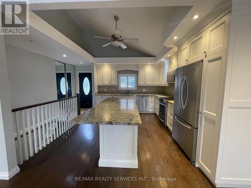 109 River Road, Brampton, ON - Indoor Photo Showing Kitchen With Stainless Steel Kitchen With Upgraded Kitchen