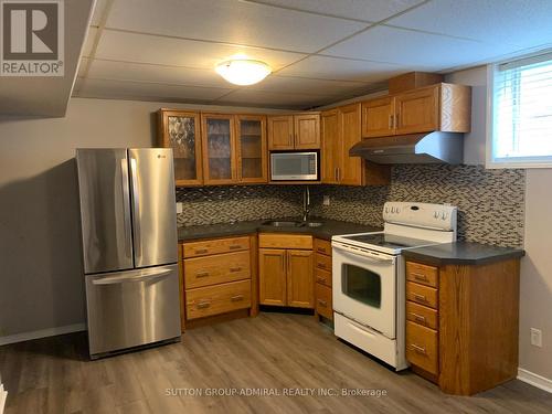 45 Sydenham Wells S, Barrie, ON - Indoor Photo Showing Kitchen