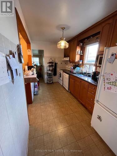 244 Rosethorn Avenue, Toronto, ON - Indoor Photo Showing Kitchen