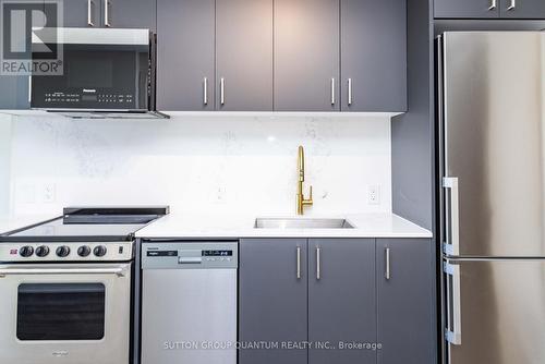 207 - 8010 Derry Road, Milton, ON - Indoor Photo Showing Kitchen