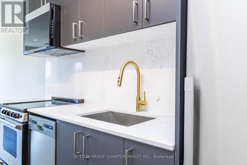 207 - 8010 Derry Road, Milton, ON - Indoor Photo Showing Kitchen