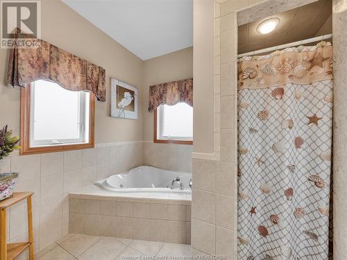 7126 Driver Lane, Amherstburg, ON - Indoor Photo Showing Bathroom