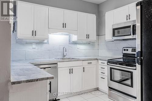 28 Francis Street, Hamilton, ON - Indoor Photo Showing Kitchen With Upgraded Kitchen