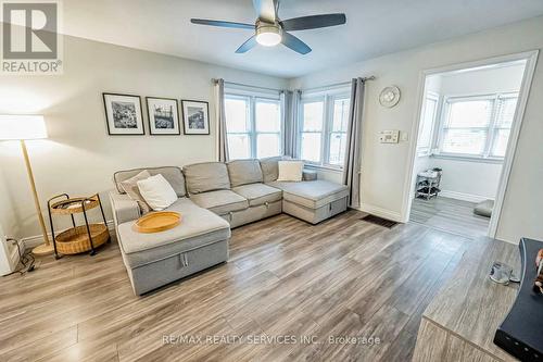 72 Elgin Street S, Cambridge, ON - Indoor Photo Showing Living Room