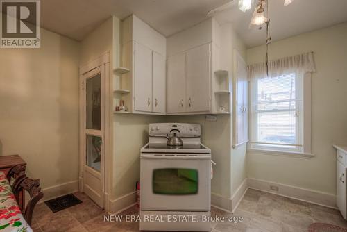 90 Gordon Street, Brantford, ON - Indoor Photo Showing Laundry Room