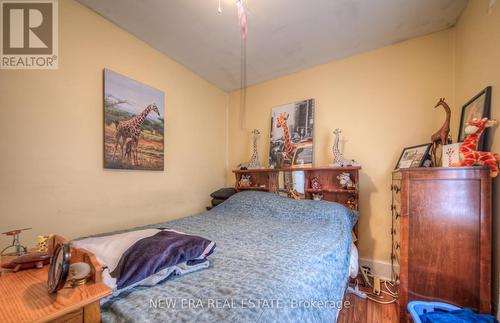 90 Gordon Street, Brantford, ON - Indoor Photo Showing Bedroom