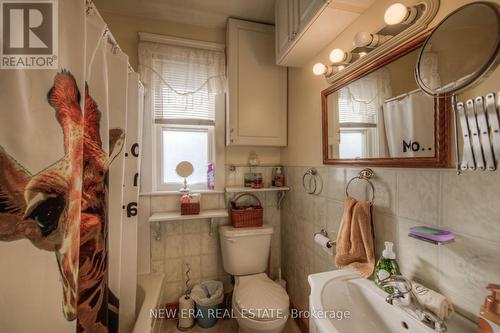 90 Gordon Street, Brantford, ON - Indoor Photo Showing Bathroom