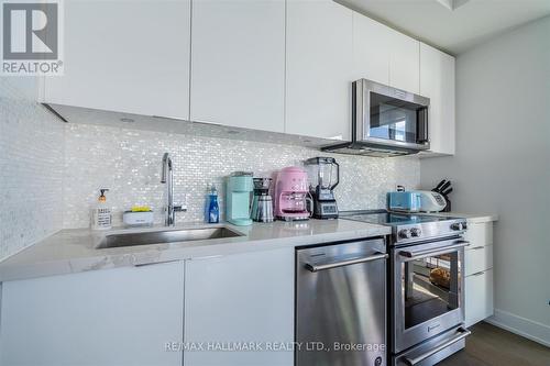 4418 - 30 Shore Breeze Drive, Toronto, ON - Indoor Photo Showing Kitchen