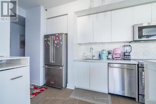 4418 - 30 Shore Breeze Drive, Toronto, ON - Indoor Photo Showing Kitchen