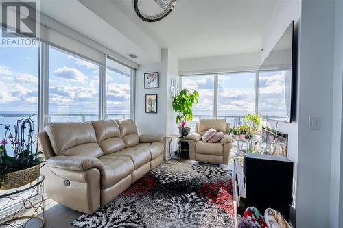 4418 - 30 Shore Breeze Drive, Toronto, ON - Indoor Photo Showing Living Room