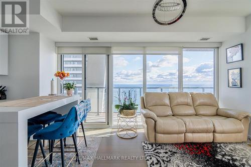 4418 - 30 Shore Breeze Drive, Toronto, ON - Indoor Photo Showing Living Room