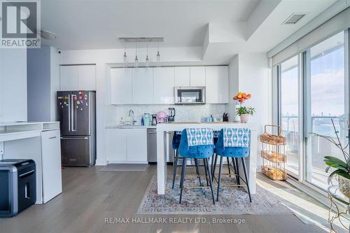 4418 - 30 Shore Breeze Drive, Toronto, ON - Indoor Photo Showing Kitchen