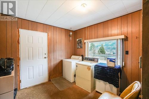 3601 3Rd Avenue, Castlegar, BC - Indoor Photo Showing Laundry Room