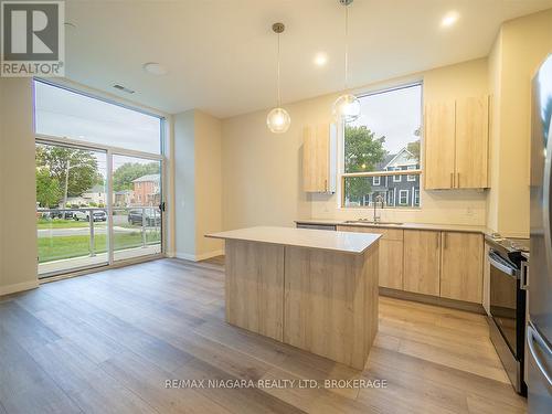 101 - 118 West Street, Port Colborne, ON - Indoor Photo Showing Kitchen