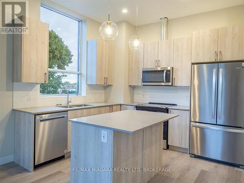 101 - 118 West Street, Port Colborne, ON - Indoor Photo Showing Kitchen With Double Sink