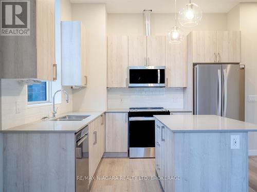 101 - 118 West Street, Port Colborne, ON - Indoor Photo Showing Kitchen With Double Sink With Upgraded Kitchen