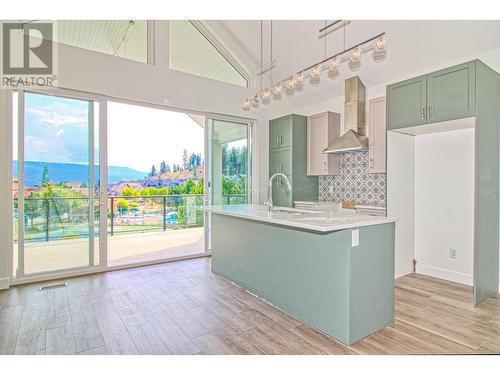 6857 Madrid Way Unit# 336, Kelowna, BC - Indoor Photo Showing Kitchen