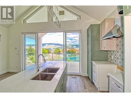 6857 Madrid Way Unit# 336, Kelowna, BC - Indoor Photo Showing Kitchen With Double Sink