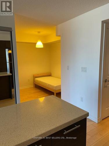 2512 - 386 Yonge Street, Toronto, ON - Indoor Photo Showing Other Room