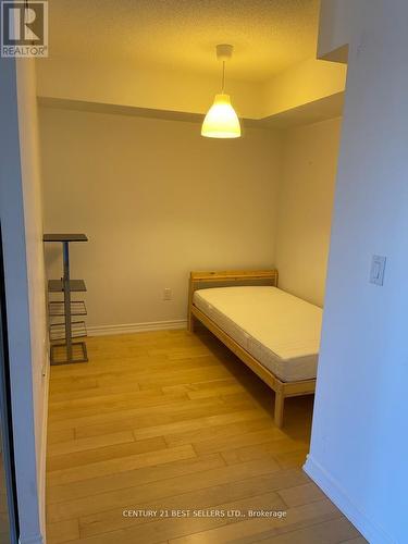 2512 - 386 Yonge Street, Toronto, ON - Indoor Photo Showing Other Room