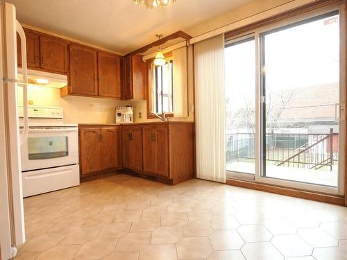 Cuisine - 10695 Rue J.-J.-Gagnier, Montréal (Ahuntsic-Cartierville), QC - Indoor Photo Showing Kitchen