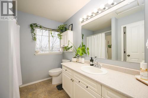 1200 Raven Drive, Kamloops, BC - Indoor Photo Showing Bathroom