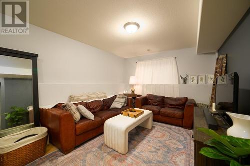 1200 Raven Drive, Kamloops, BC - Indoor Photo Showing Living Room