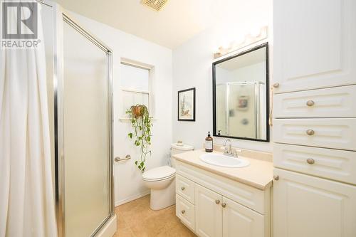 1200 Raven Drive, Kamloops, BC - Indoor Photo Showing Bathroom