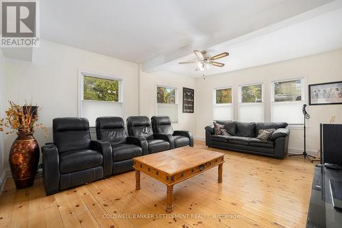 6 Spring Street N, Westport, ON - Indoor Photo Showing Living Room