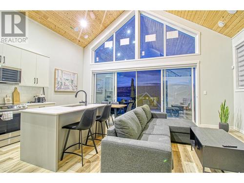 6811 Santiago Loop Unit# 149, Kelowna, BC - Indoor Photo Showing Kitchen