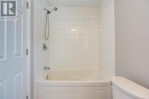 7 - 617 Green Street, Whitby, ON - Indoor Photo Showing Bathroom