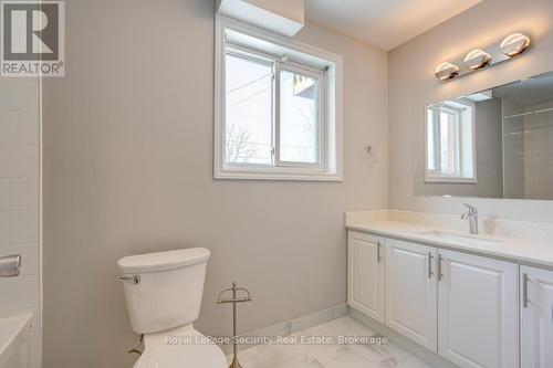 7 - 617 Green Street, Whitby, ON - Indoor Photo Showing Bathroom