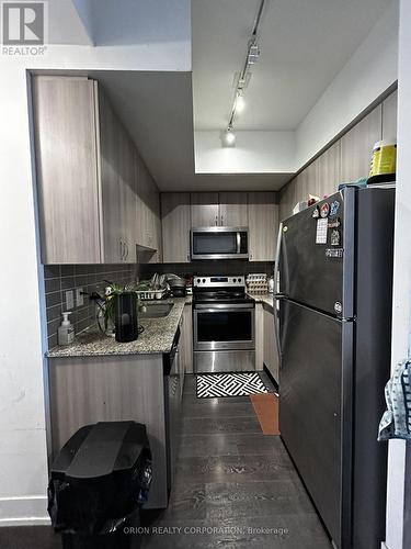 Th19 - 1245 Bayly Street, Pickering, ON - Indoor Photo Showing Kitchen With Stainless Steel Kitchen