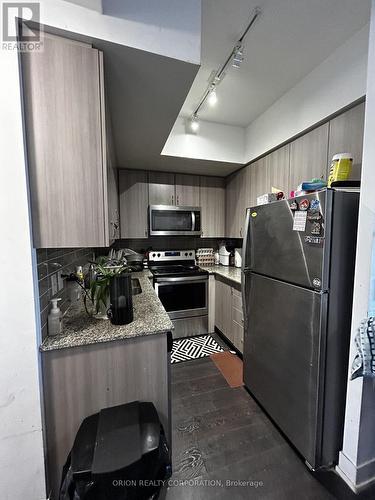 Th19 - 1245 Bayly Street, Pickering, ON - Indoor Photo Showing Kitchen