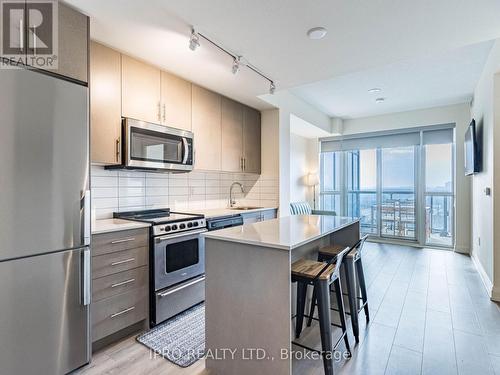 721 - 509 Dundas Street W, Oakville, ON - Indoor Photo Showing Kitchen With Stainless Steel Kitchen With Upgraded Kitchen