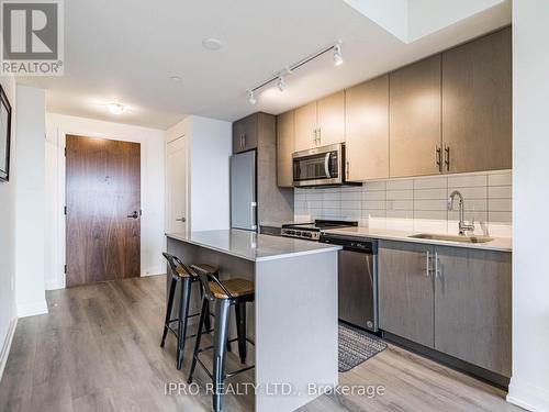 721 - 509 Dundas Street W, Oakville, ON - Indoor Photo Showing Kitchen With Stainless Steel Kitchen With Upgraded Kitchen