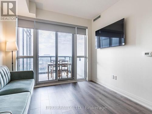 721 - 509 Dundas Street W, Oakville, ON - Indoor Photo Showing Living Room