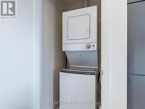 721 - 509 Dundas Street W, Oakville, ON - Indoor Photo Showing Laundry Room