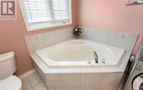 590 Lott Crescent, Milton, ON - Indoor Photo Showing Bathroom