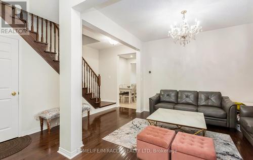 590 Lott Crescent, Milton, ON - Indoor Photo Showing Living Room