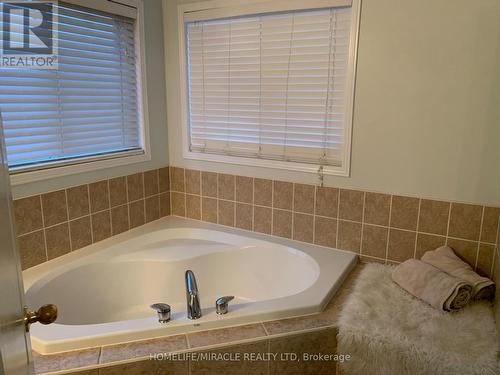 2275 Stone Glen Crescent, Oakville, ON - Indoor Photo Showing Bathroom