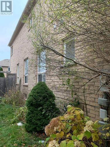 2275 Stone Glen Crescent, Oakville, ON - Outdoor