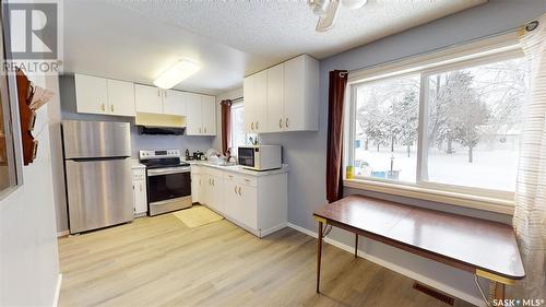 306 Broadway Avenue, Moosomin, SK - Indoor Photo Showing Kitchen