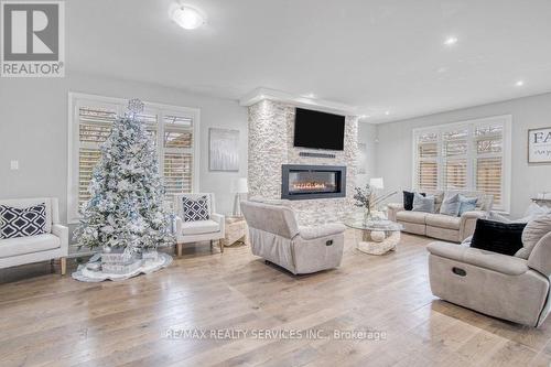 958 Beach Boulevard, Hamilton, ON - Indoor Photo Showing Living Room With Fireplace