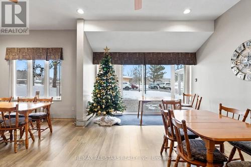 208 - 2 Heritage Way, Kawartha Lakes, ON - Indoor Photo Showing Dining Room