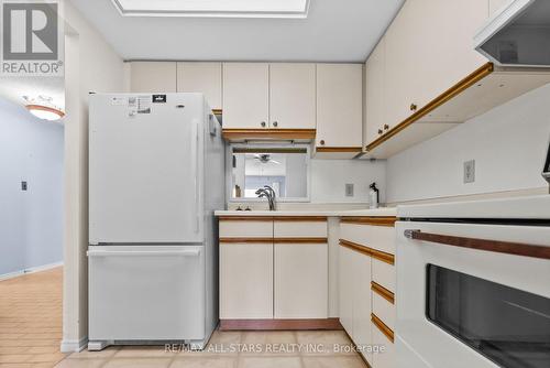 208 - 2 Heritage Way, Kawartha Lakes, ON - Indoor Photo Showing Kitchen