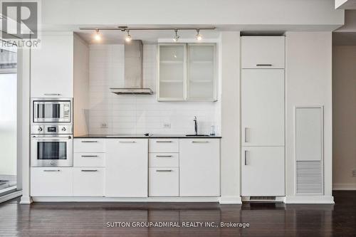 4704 - 14 York Street, Toronto, ON - Indoor Photo Showing Kitchen